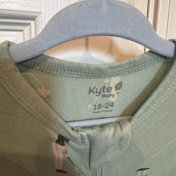 Kyte Baby Green Golf-Themed Kids Zip Romper - Picture 2 of 3